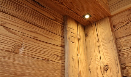 Eckspot Altholz gehauen